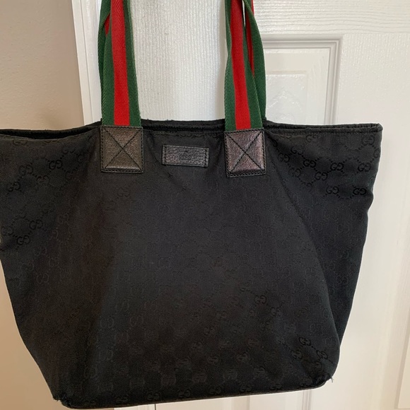 Gucci Handbags - Authentic Gucci tote shoulder bag